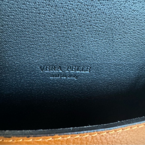 Vera Pelle Gold Bee Handbag - Picture 7 of 7